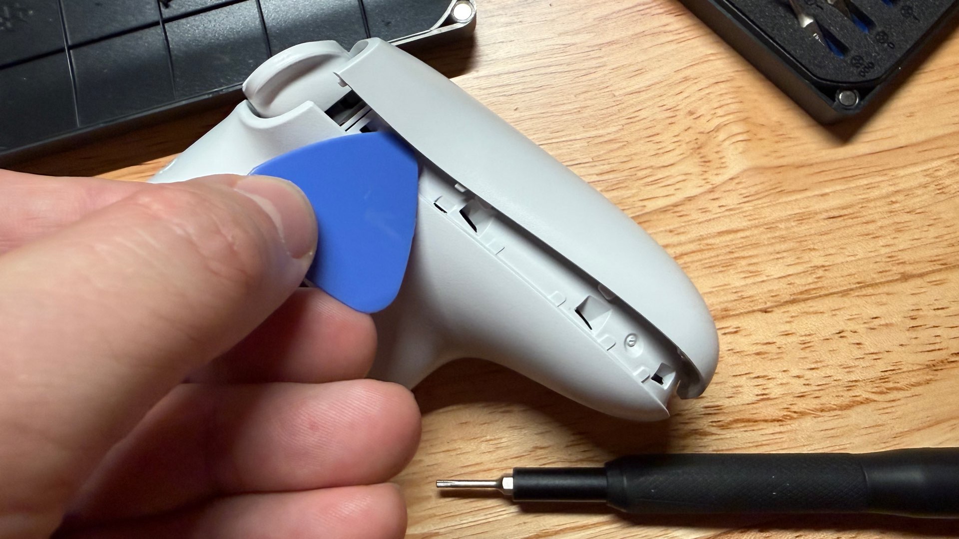 Back of controller seam