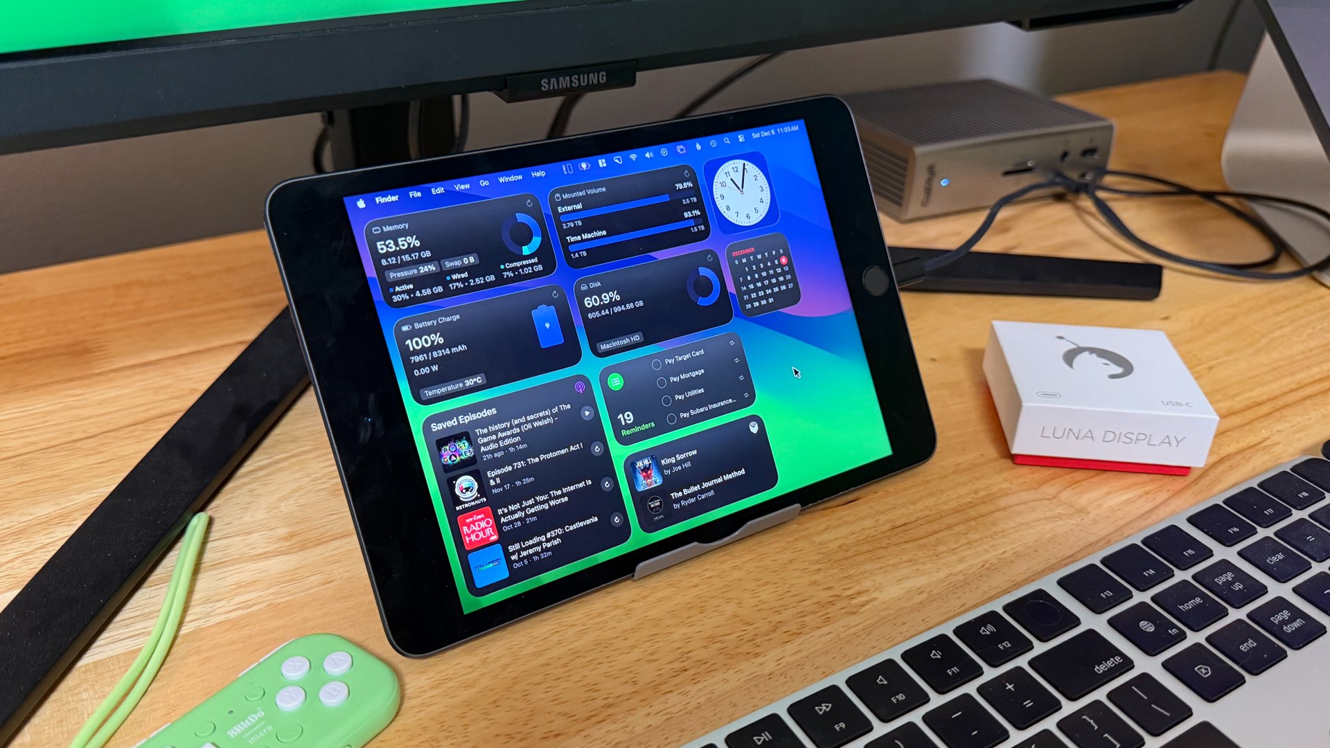 A screen of MacOS widgets