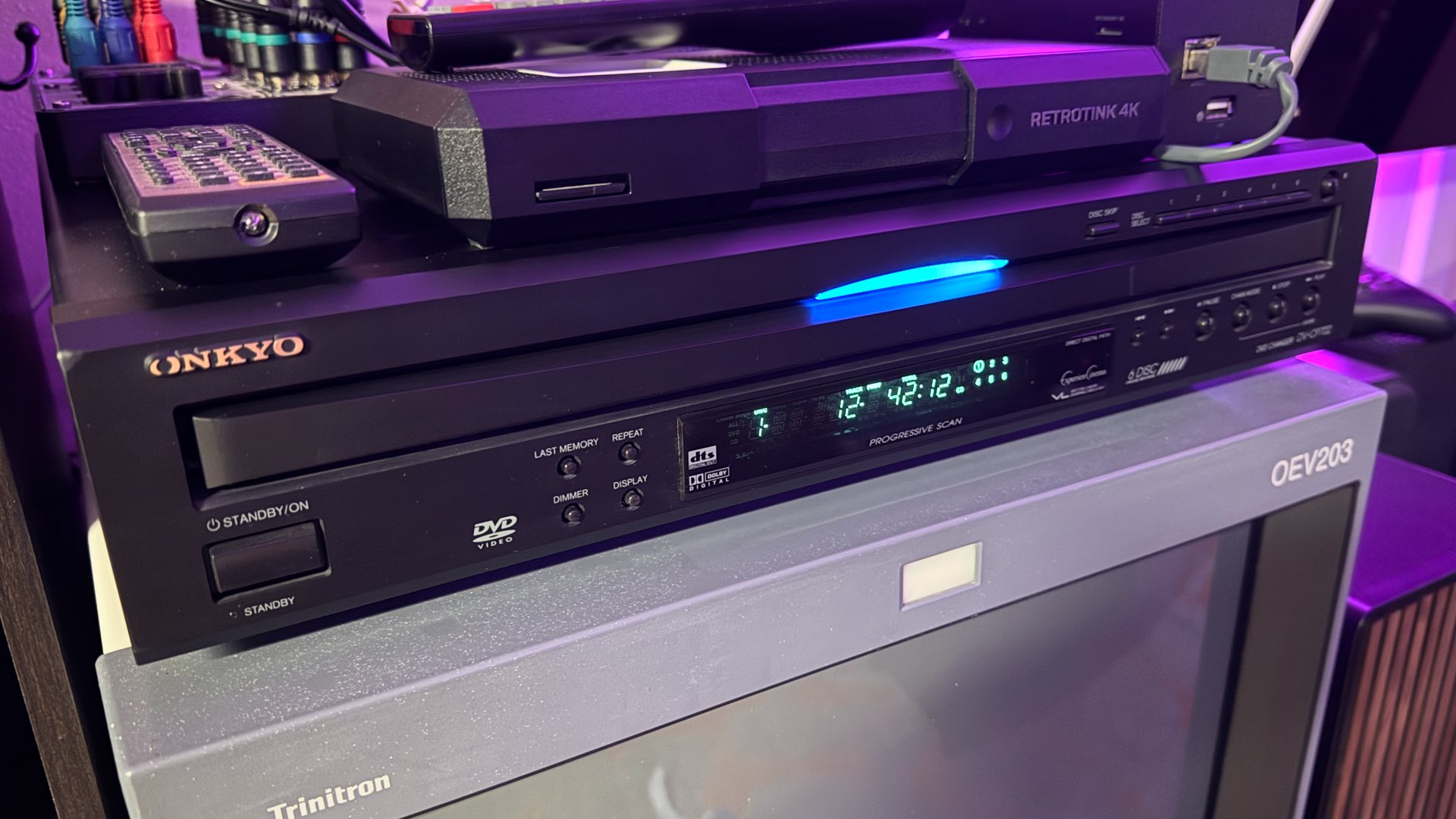 Front of the Onkyo DV-CP702